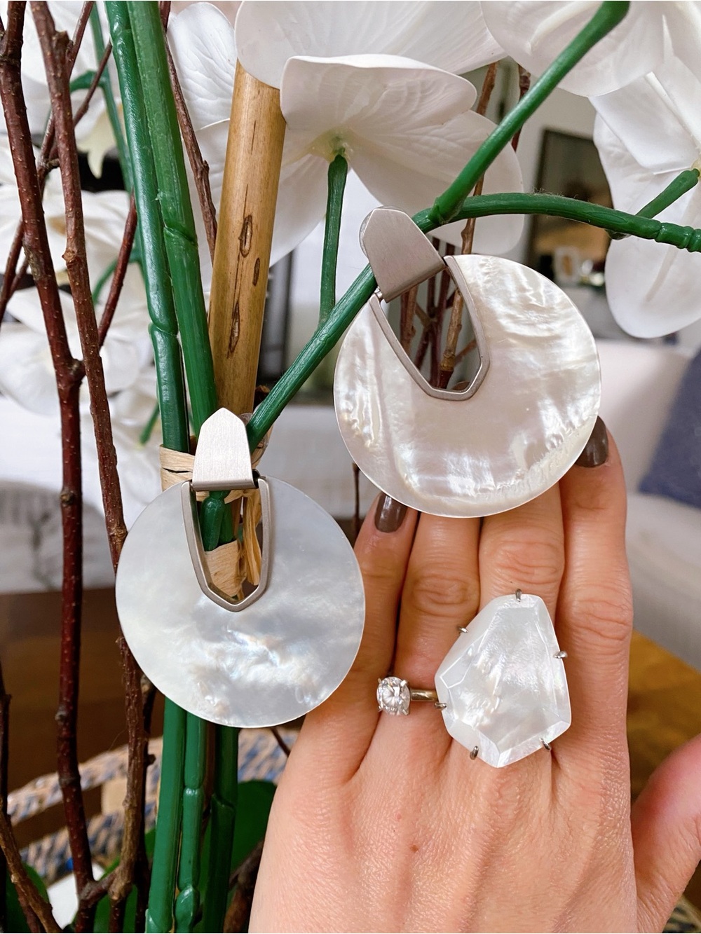 KENDRA SCOTT Silver White Mother-of-Pearl Statement Ring & Earring Set! 🐚